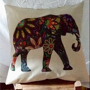 NWOT Boho Elephant Design Burlap Pillowcase (w/insert) 🐘